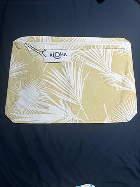 NWT Aloha Collection Tan Palm Max Pouch